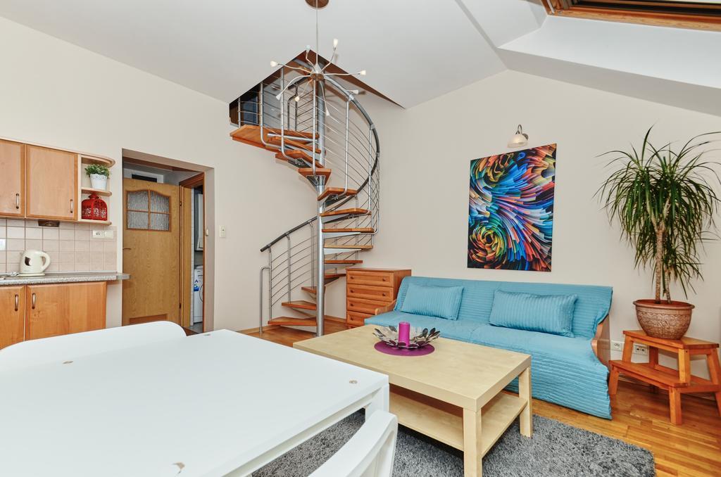 Singer Apartament *